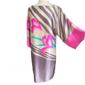 flora-kung-pink-gray-iris-print-kimono-shift-dress